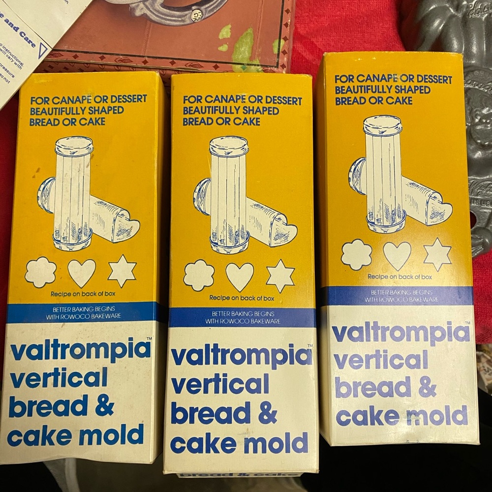 Vintage Valtrompia vertical bread & cake mold